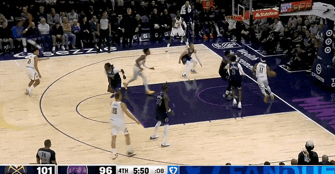 九游会体育平台 -cba总决赛第三场后辽宁球员与四川球迷